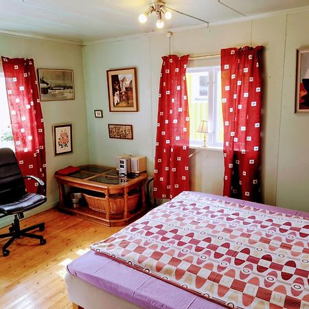 Summer Bedroom, Outside Toilet, Shower, Kitchen. 120 M From Sandbach. Bräcke Exteriör bild