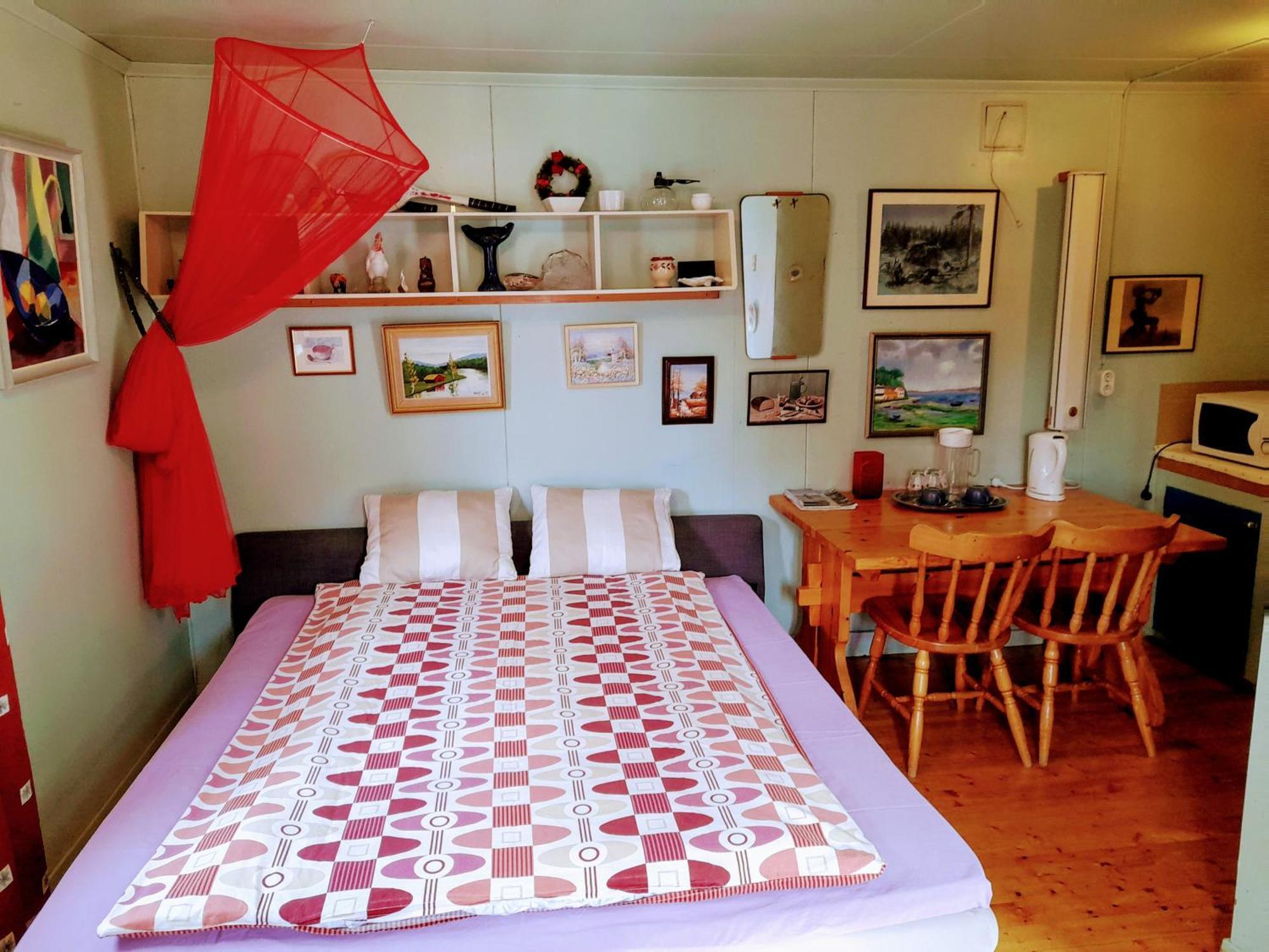 Summer Bedroom, Outside Toilet, Shower, Kitchen. 120 M From Sandbach. Bräcke Exteriör bild